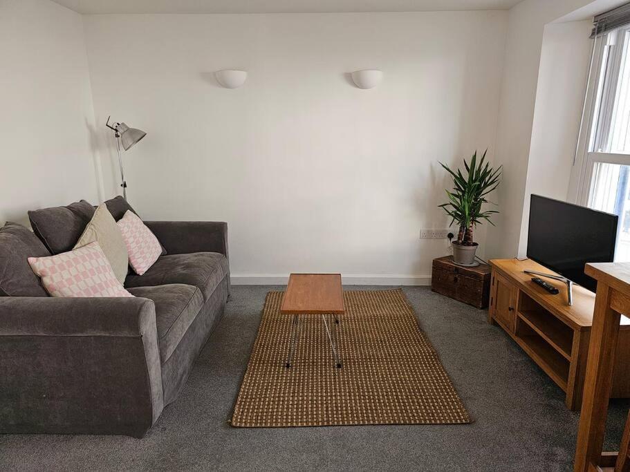 Beautiful And Bright !! Town/Harbour Apartment #1 Penzance Bagian luar foto