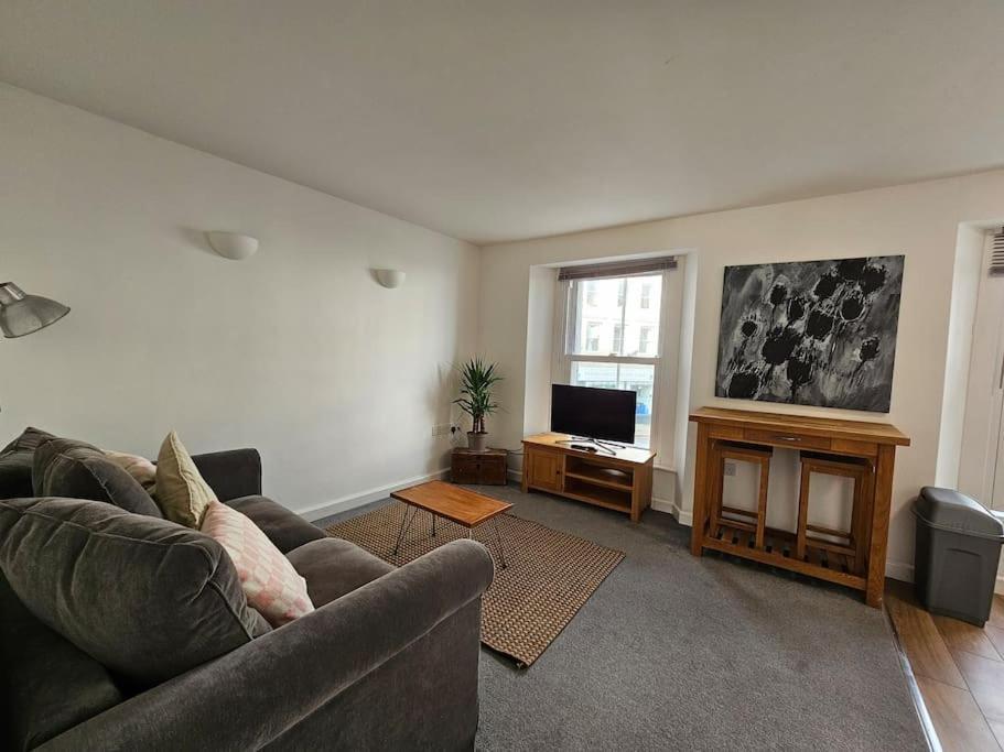 Beautiful And Bright !! Town/Harbour Apartment #1 Penzance Bagian luar foto